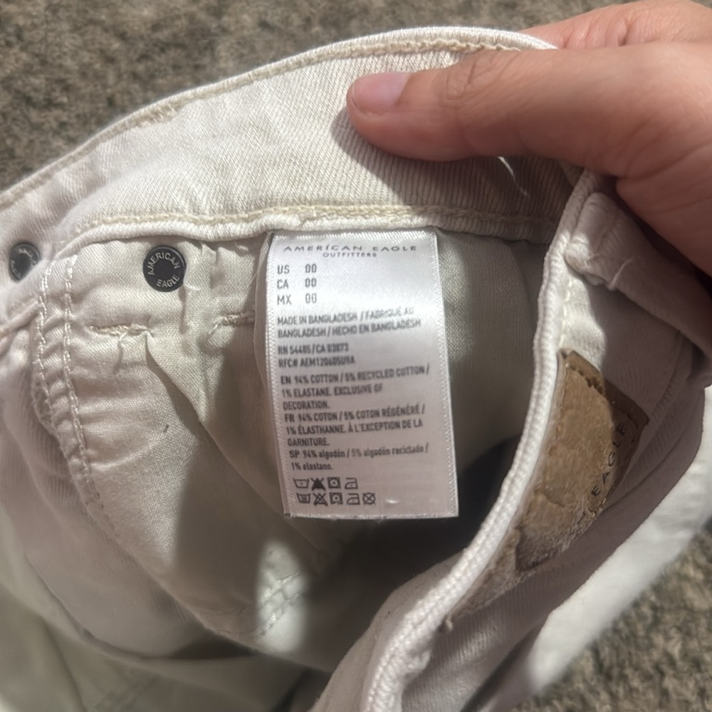 American Eagle White Jean Shorts with Embroidery - Picture 4 of 4